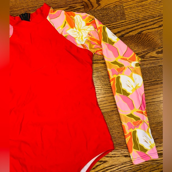 Long-Sleeve Swimsuit - Picture 3 of 3